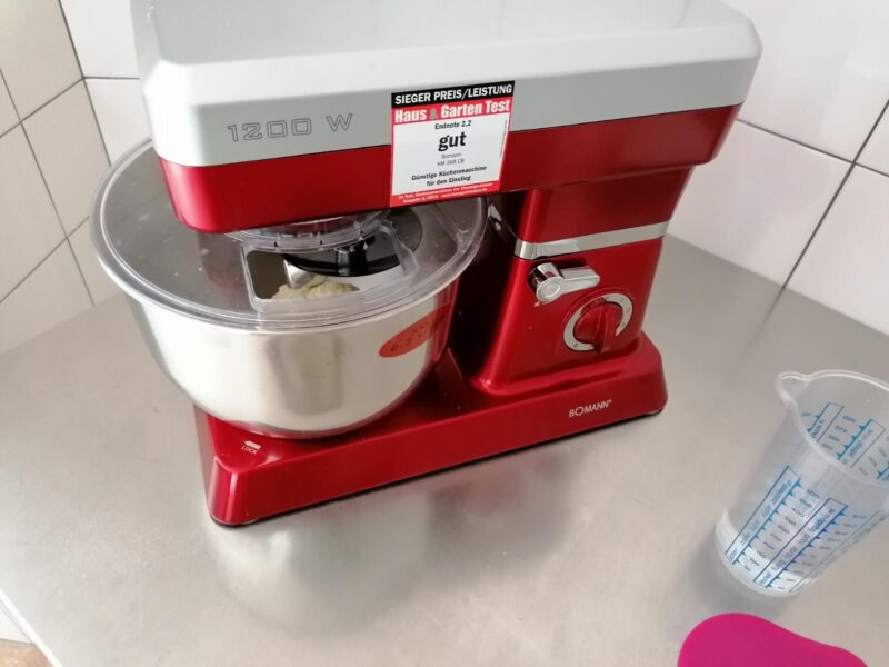 Robot Pétrin Multifonctions 6.3 L - 1200 W - Rouge/Gris Bomann
