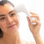 Brosse nettoyante visage Rechargeable Robuste BNV4 – فرشاة شعر كهربائية روبوست