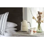 Bouilloire Sans Fil Original SMEG 1.7L 2400W SMEG KLF03CREU crème – غلاية ماء كهربائية سميغ 1.7 لتر 2400 واط كريمي KLF03CREU
